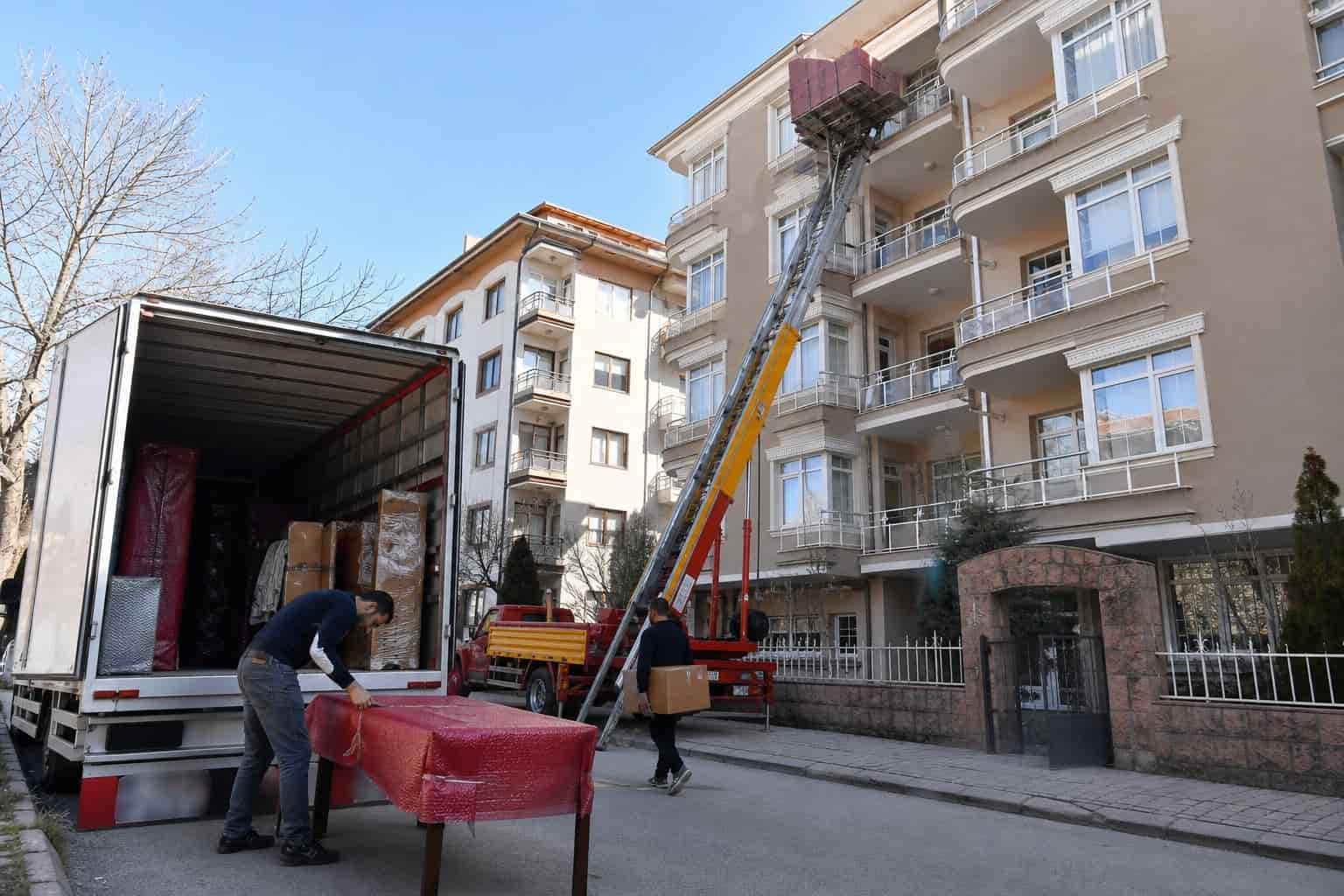 Parça Eşya Taşıma - tasima kamyonu ve hidrolik asansor calismasi